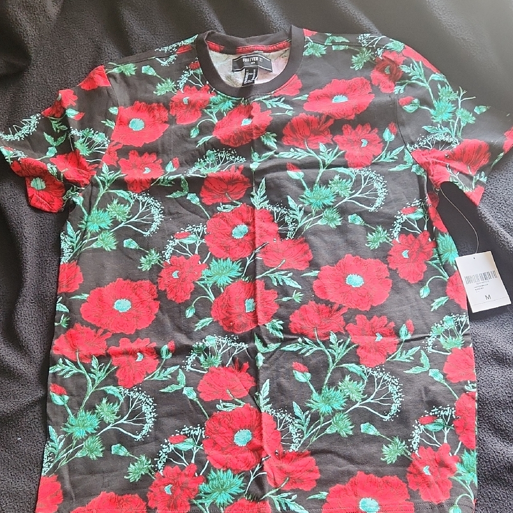 Forever 21 Red and Green Floral Short Sleeve Tee Medium